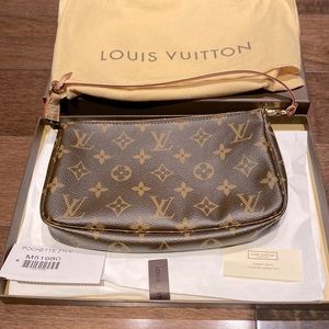 ❌SOLD❌ BRAND NEW AUTHENTIC Louis Vuitton monogram pochette